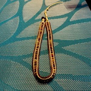 Neutral choker necklace